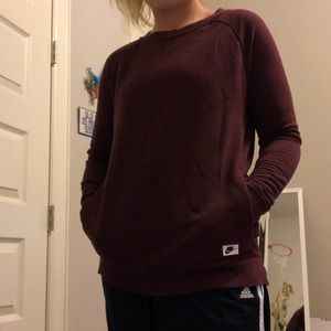 burgundy nike sweatshirt